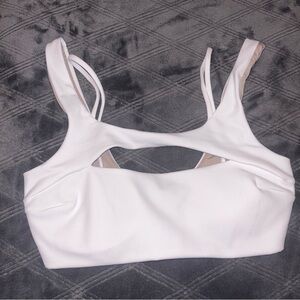Brand new never worn lululemon sports bra size 6